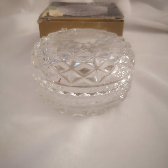 Vintage Forever Crystal Cachet/Trinket Box with 24% Full Lead Crystal - Picture 5 of 5